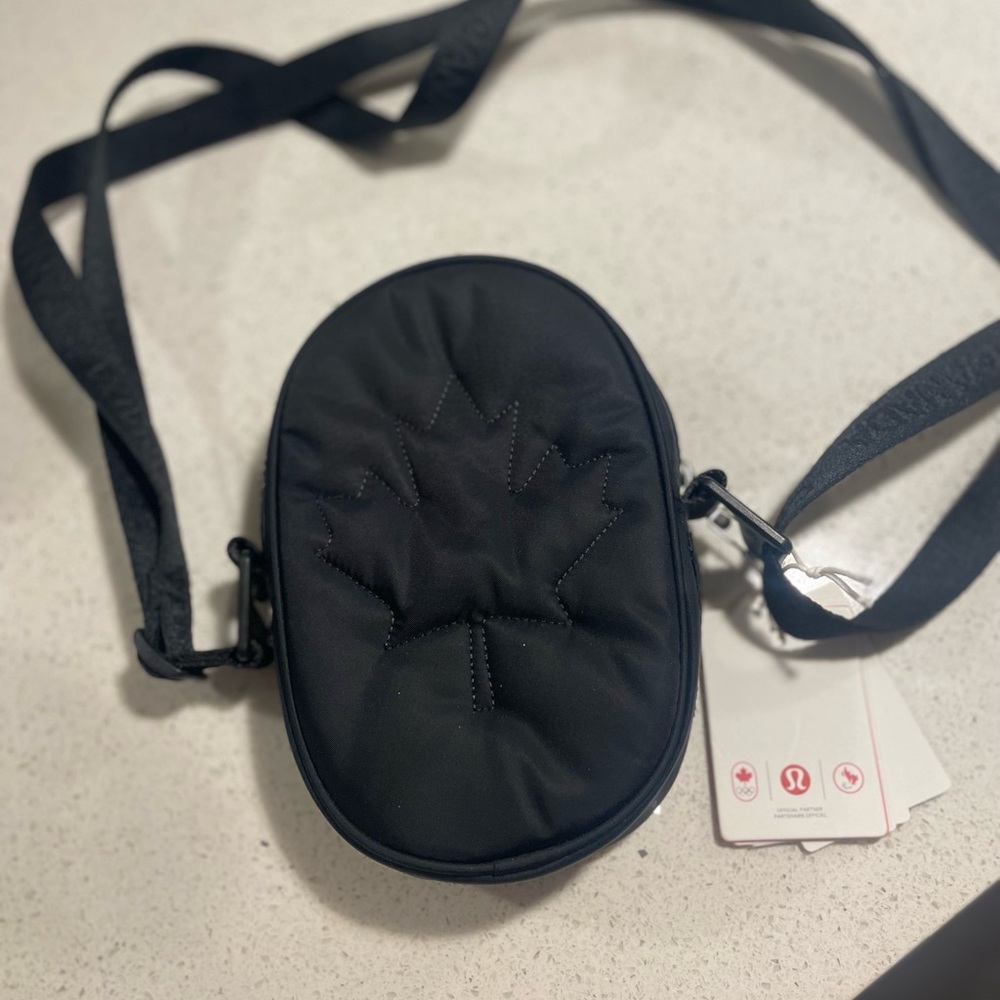Lululemon Canada crossbody bag